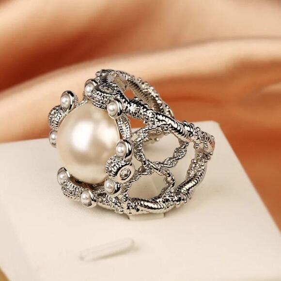Sterling Silver Pearl Exaggerated Ring - Picture 9 of 10